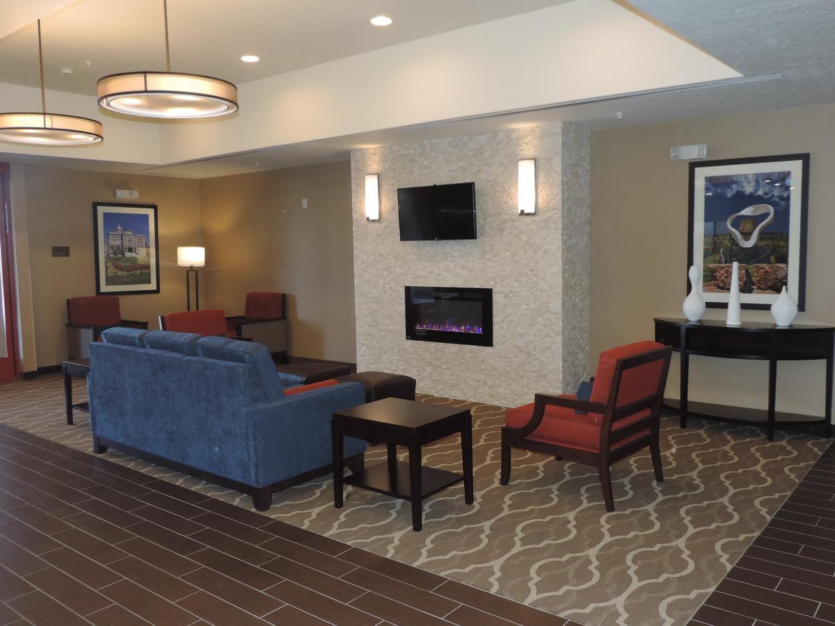 Heartland Inn And Suites Wheatland ภายนอก รูปภาพ