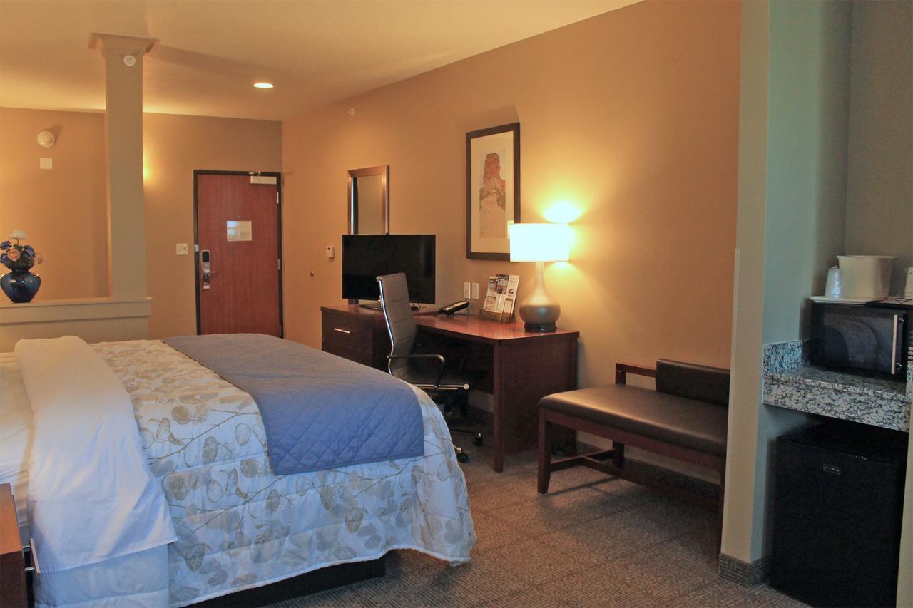 Heartland Inn And Suites Wheatland ภายนอก รูปภาพ