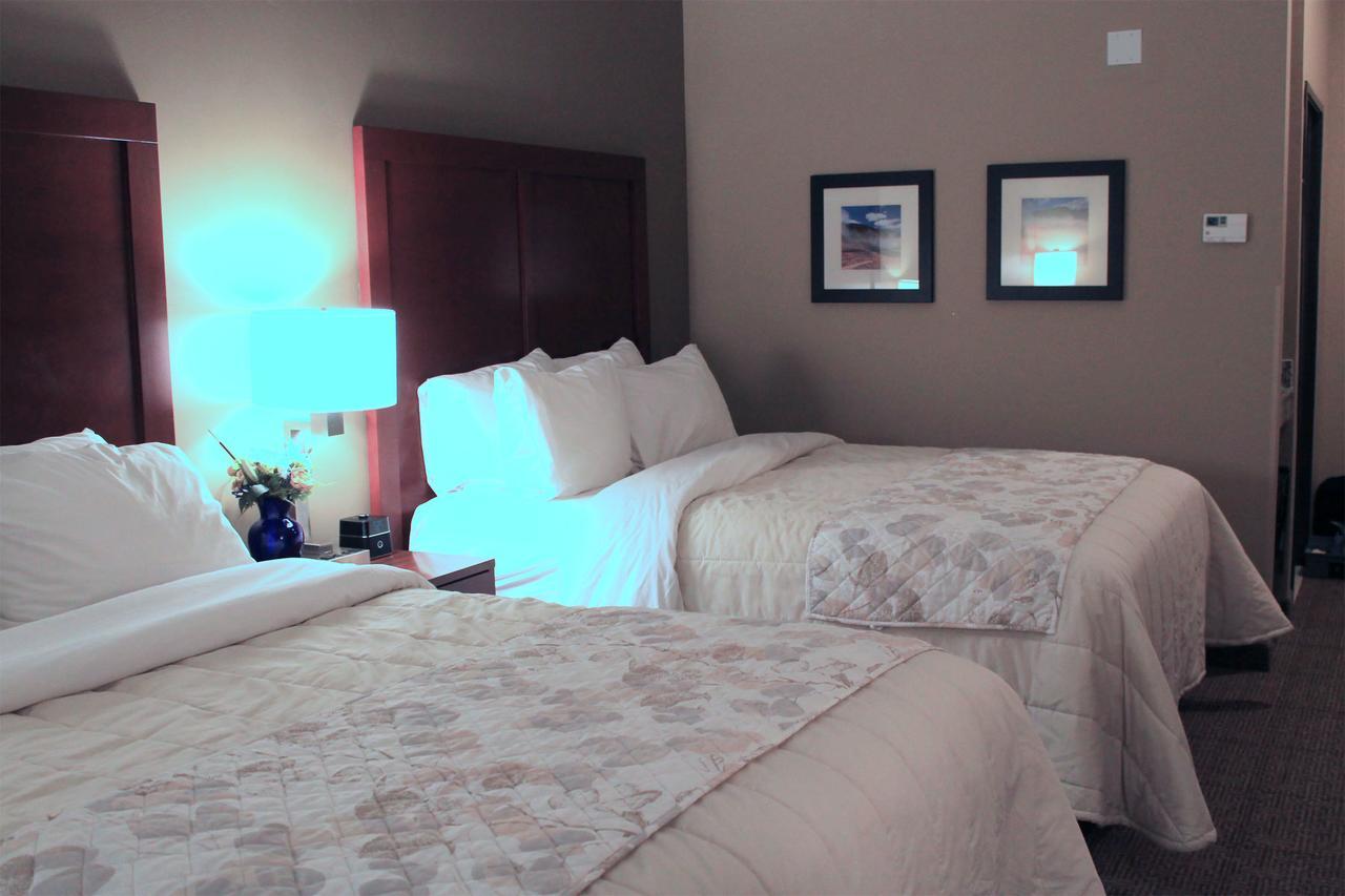 Heartland Inn And Suites Wheatland ภายนอก รูปภาพ