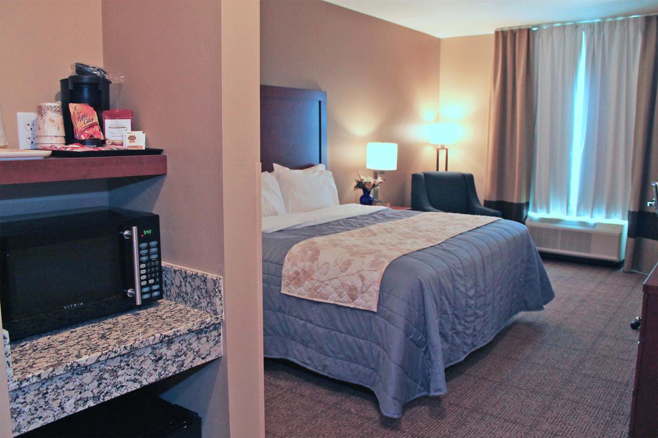 Heartland Inn And Suites Wheatland ภายนอก รูปภาพ