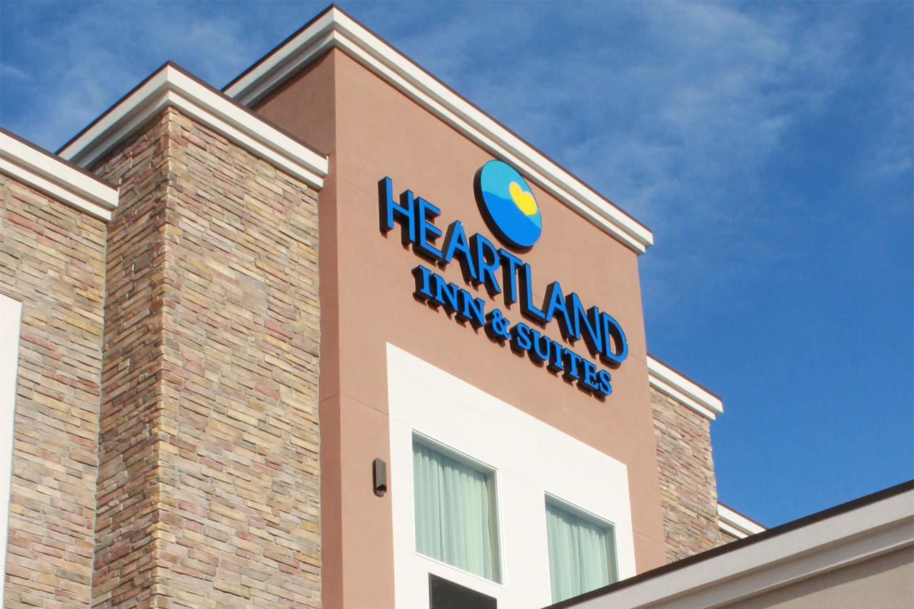 Heartland Inn And Suites Wheatland ภายนอก รูปภาพ