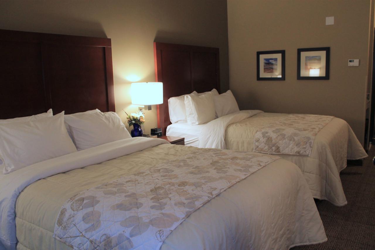 Heartland Inn And Suites Wheatland ภายนอก รูปภาพ