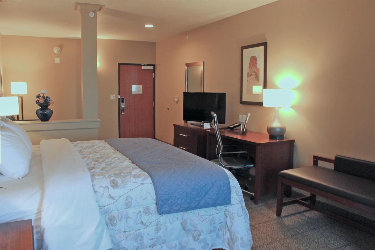 Heartland Inn And Suites Wheatland ภายนอก รูปภาพ