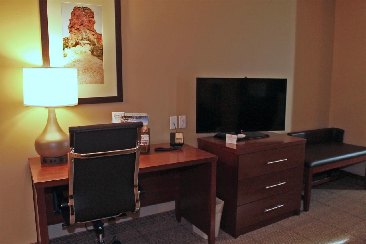 Heartland Inn And Suites Wheatland ภายนอก รูปภาพ