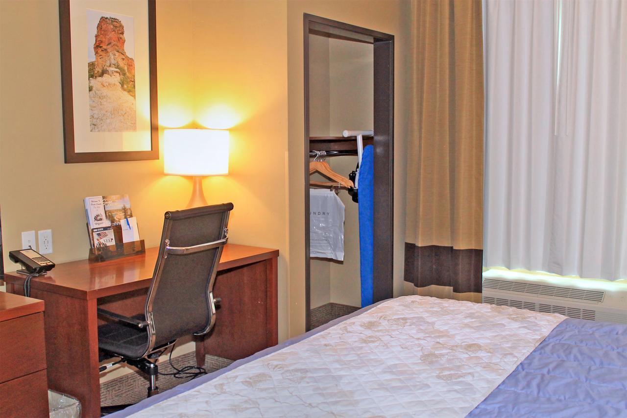 Heartland Inn And Suites Wheatland ภายนอก รูปภาพ
