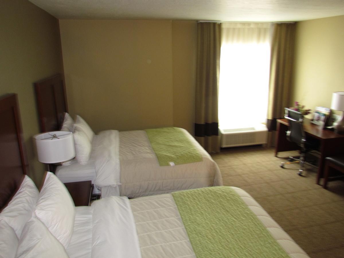 Heartland Inn And Suites Wheatland ภายนอก รูปภาพ