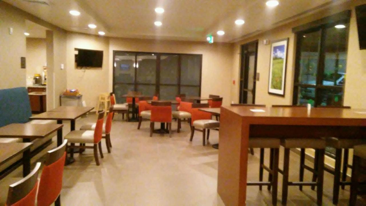 Heartland Inn And Suites Wheatland ภายนอก รูปภาพ